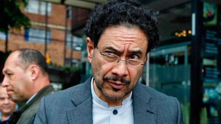 Iván Cepeda anuncia que el Pacto Histórico no votará la consulta y arremete contra el CNE