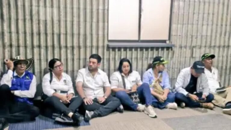 Consejo de Ministros en Córdoba terminó sin soluciones y con alcaldes por fuera de la reunión