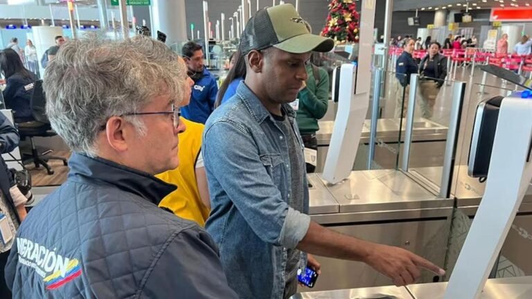 Plan tortuga en Migración Colombia genera alertas en El Dorado: advierten demoras en vuelos internacionales