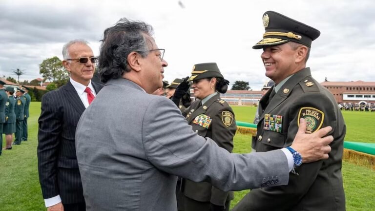 Oficiales retirados respaldan al general Edwin Urrego tras decisión de Petro: “Oficial íntegro, profesional y ejemplar”