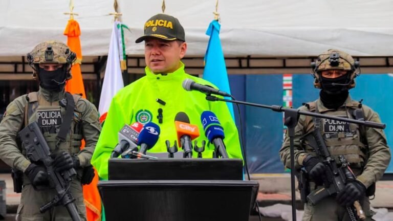 Petro retira al general Edwin Urrego tras denunciar intento de sabotaje con narcóticos