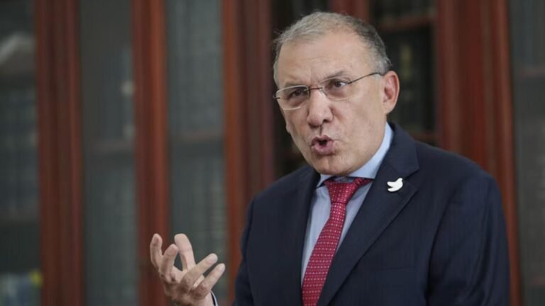 “No soy de izquierda”: Roy Barreras responde a Petro y redefine el Frente por la Vida