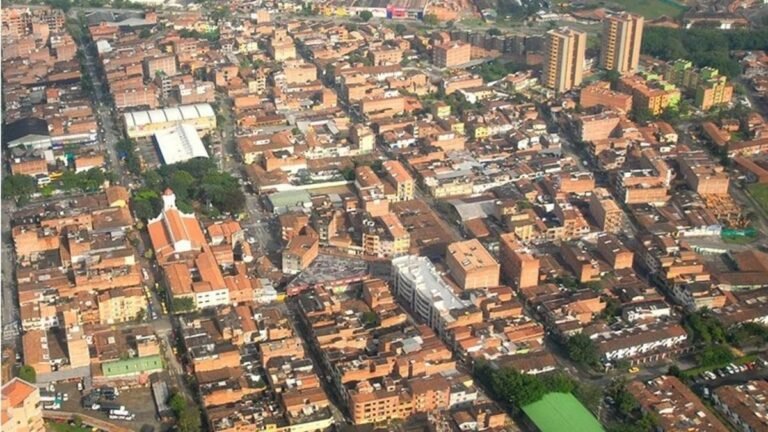 Predial en Sabaneta desata choque entre comunidad y Alcaldía: alzas históricas, reclamos ciudadanos y ajuste gradual aprobado