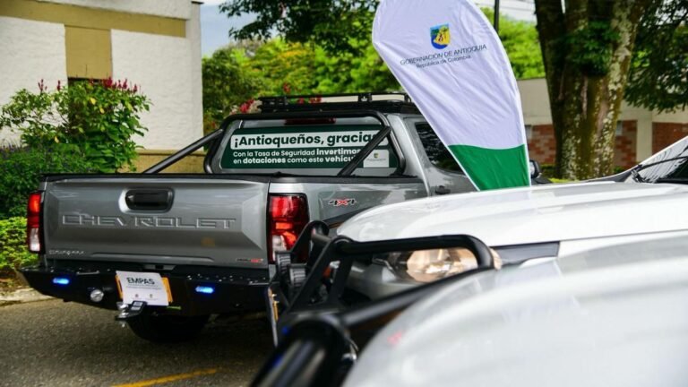 Antioquia refuerza la seguridad: Gobernación entrega seis camionetas blindadas al Ejército con recursos de la Tasa de Seguridad