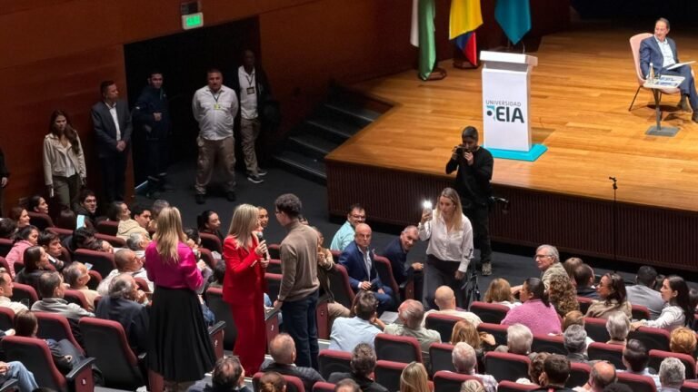 El futuro de Colombia pregunta: los estudiantes toman la palabra en el foro de la Gran Consulta por Colombia