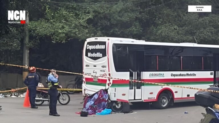 Un motociclista murió en accidente de tránsito, cuando impactó por detrás de un bus en Copacabana