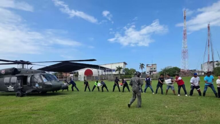 Evacuación aérea y ayudas humanitarias llevan alivio al norte del Urabá antioqueño
