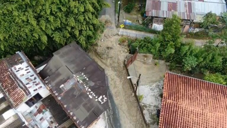 Aguacero provoca emergencia en La Estrella: 68 personas evacuadas por desbordamiento de quebrada