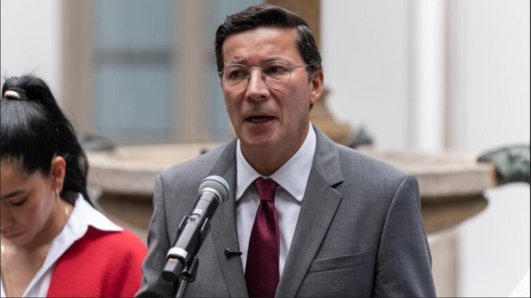 Registrador le entregará a Petro todas las actas electorales