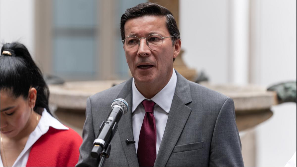 Registrador le entregará a Petro todas las actas electorales