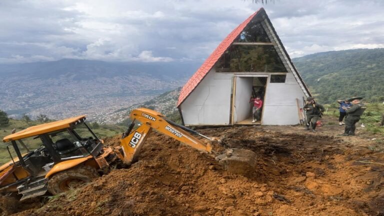 Demuelen glamping ilegal en zona protegida de Santa Elena