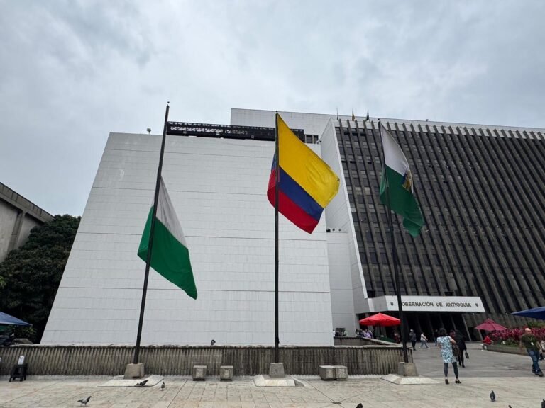 Luto nacional: Antioquia rinde homenaje a uniformados fallecidos en accidente aéreo en Putumayo