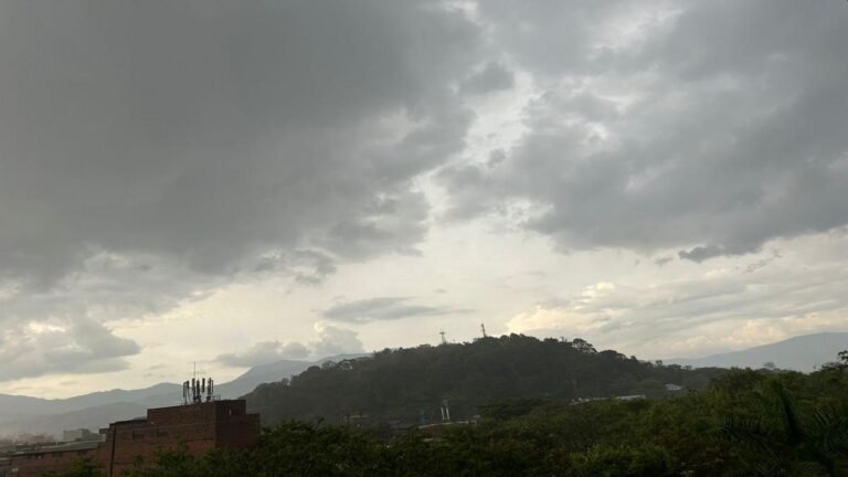 Lluvias intensas se registran en Medellín y Envigado, según el SIATA