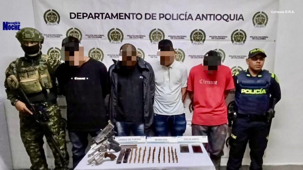 Cuatro capturados y arsenal incautado en operativo contra el Clan del Golfo en Andes