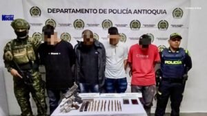 Cuatro capturados y arsenal incautado en operativo contra el Clan del Golfo en Andes
