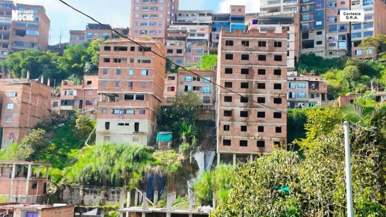La Alcaldía de Medellín selló seis construcciones ilegales en el cerro de las Tres Cruces