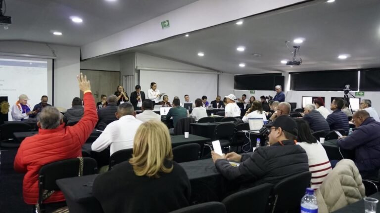 Maestros convocan paro nacional de 24 horas: salud y salarios en el centro de la protesta