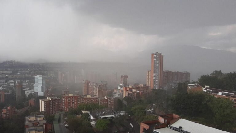 Medellín activa protocolos por temporada de lluvias: advierten riesgo de inundaciones y deslizamientos