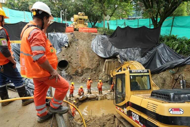 Avanzan obras para recuperar la movilidad en la avenida El Poblado tras emergencia por lluvias