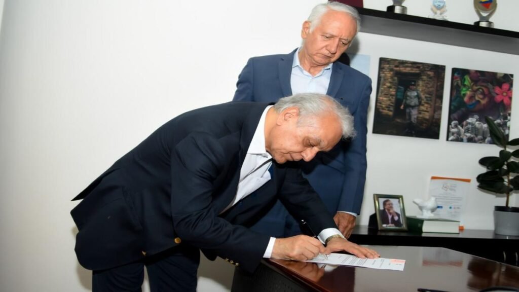 Salud a la deriva: renuncia superintendente de salud y crece la incertidumbre