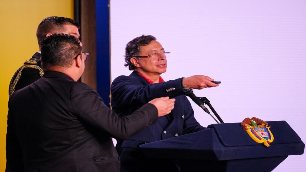 Petro contraataca. Nuevo enfrentamiento por dineros de fondos de pensiones