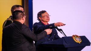 Petro contraataca. Nuevo enfrentamiento por dineros de fondos de pensiones