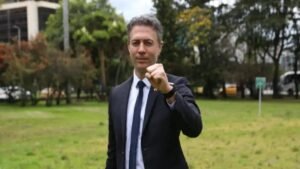 Gobierno nombra superintendente encargado y mantiene en espera la llegada de Quintero a Supersalud