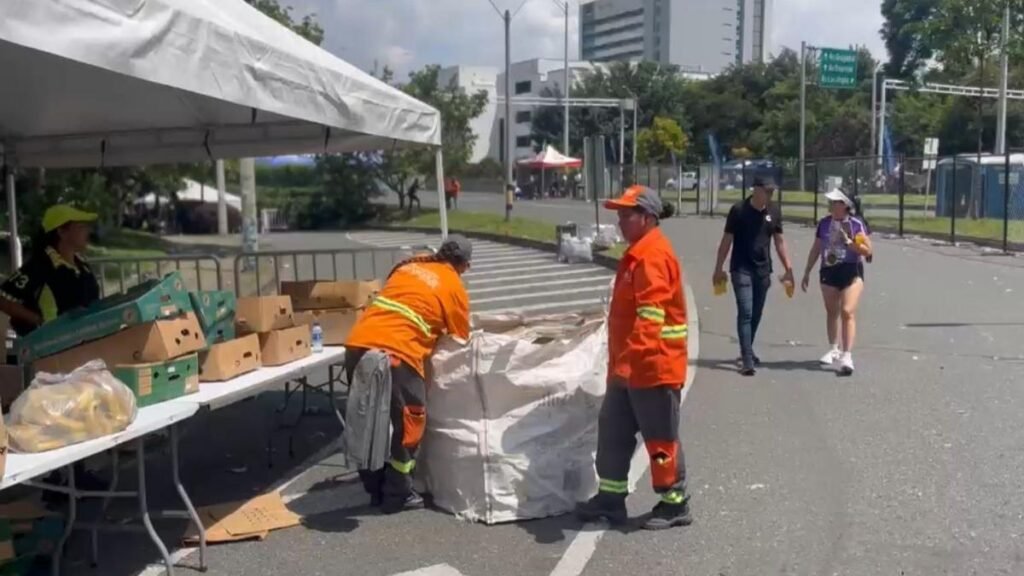 Operativo de limpieza en Medellín: Emvarias recogió toneladas de residuos tras eventos masivos