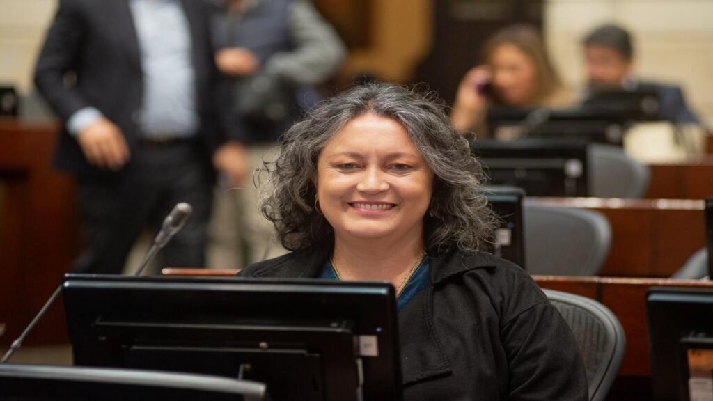 “Lo que está en juego es la democracia”. Senadora Lozano