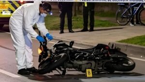 Patrullero muere en trágico accidente tras resbalar en mancha de aceite en Bogotá: un camión lo arrolló