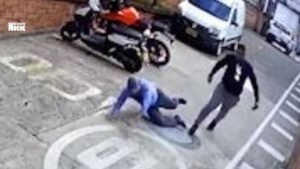 Agreden brutalmente a guarda de seguridad que adulto mayor en la sede de Movilidad de Itagüí