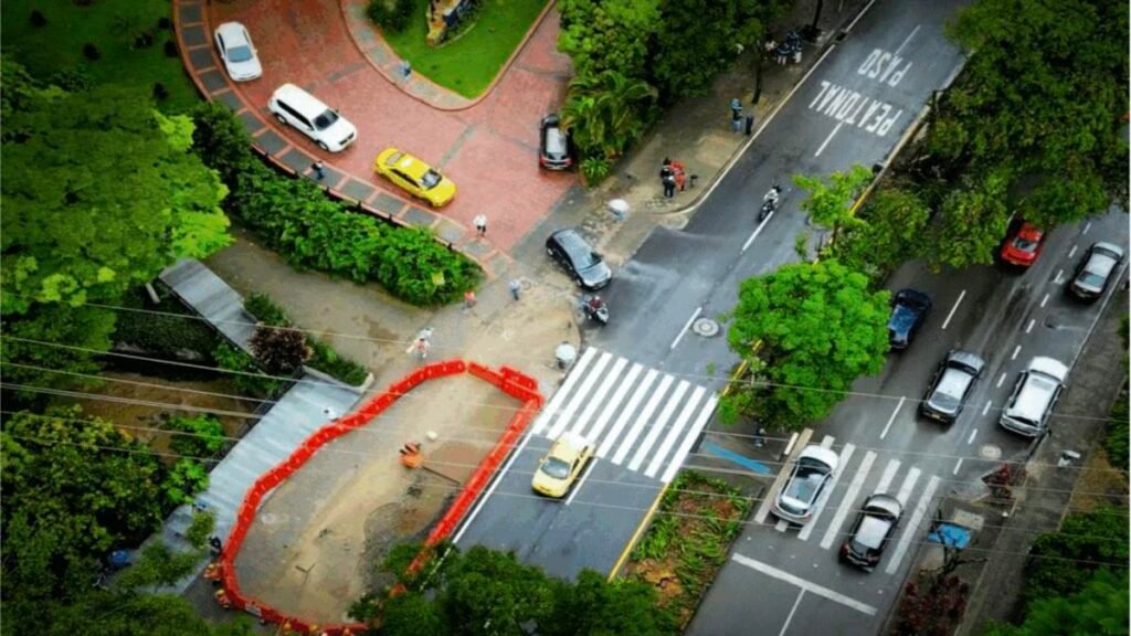 Reabren la avenida El Poblado tras emergencia: obras buscan evitar nuevas inundaciones