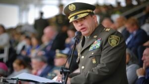 "Por chismes" habría salido el General Triana de la dirección de la Policía Nacional. Esto denunció Angie Rodríguez, gerente del Fondo de Adaptación