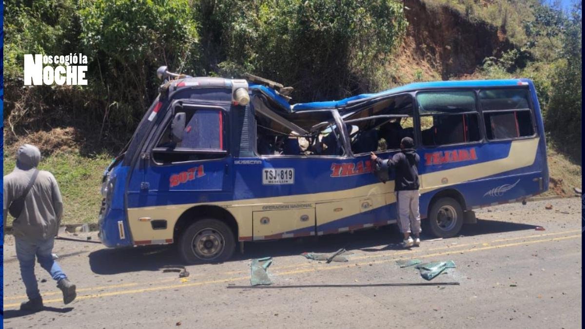 Atentado terrorista contra un bus de servicio público en el Cauca,deja al menos 10 muertos y 17 heridos