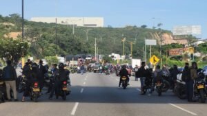 Bloqueos campesinos frenan vías clave en Santander por alza del predial