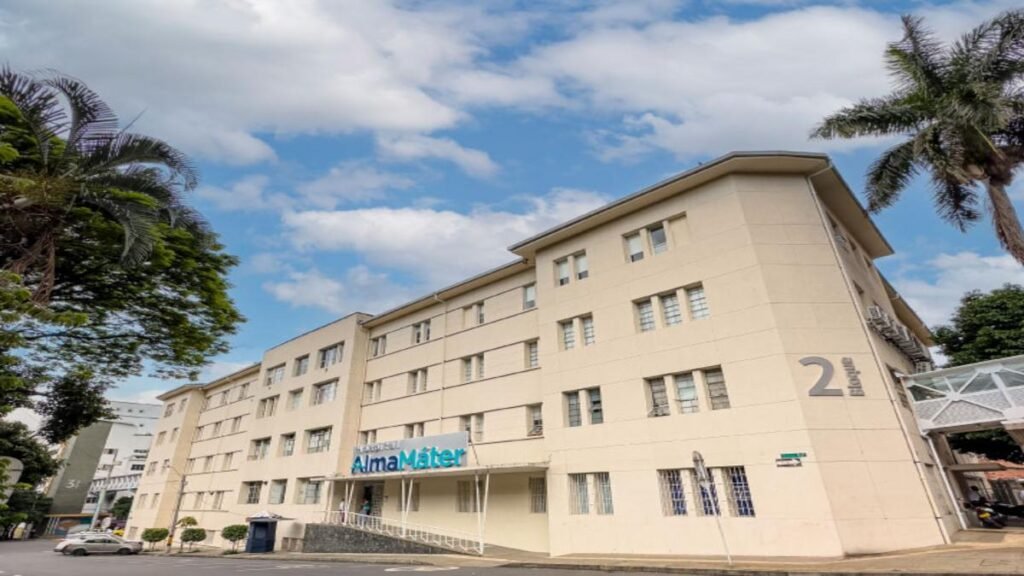 Hospital Alma Máter niega fallas en atención y revela millonaria deuda de EPS