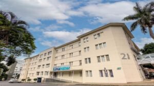 Hospital Alma Máter niega fallas en atención y revela millonaria deuda de EPS