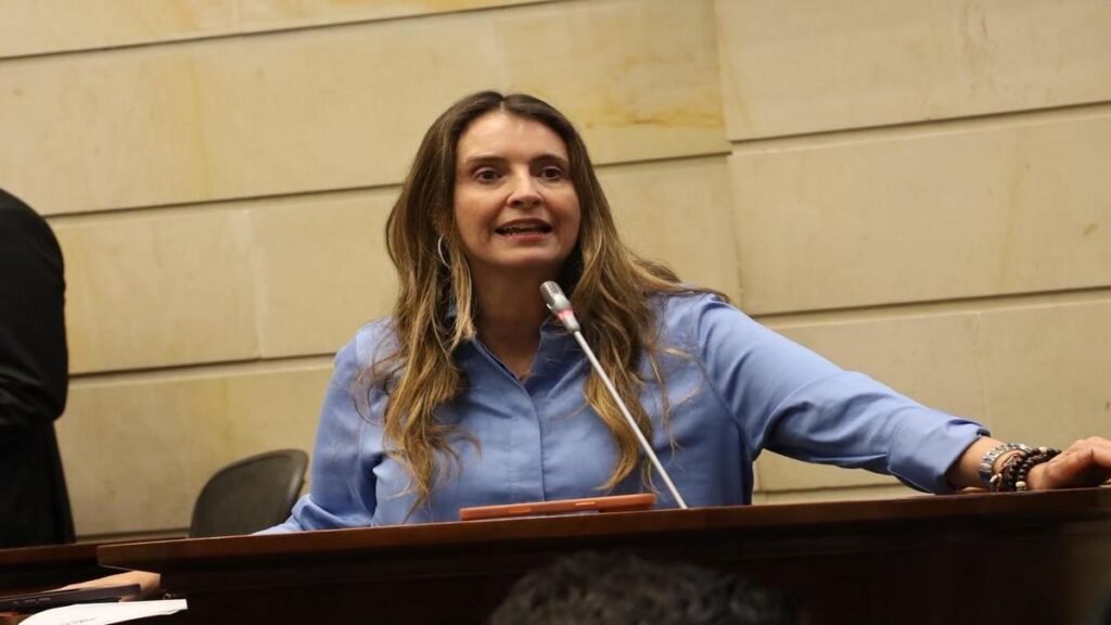 Si Cepeda no va a la montaña, la montaña lleva el debate a Cepeda