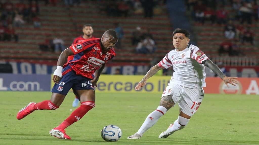 DIM reacciona a tiempo, pero se queda corto: empate ante Estudiantes en su debut copero