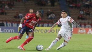 DIM reacciona a tiempo, pero se queda corto: empate ante Estudiantes en su debut copero