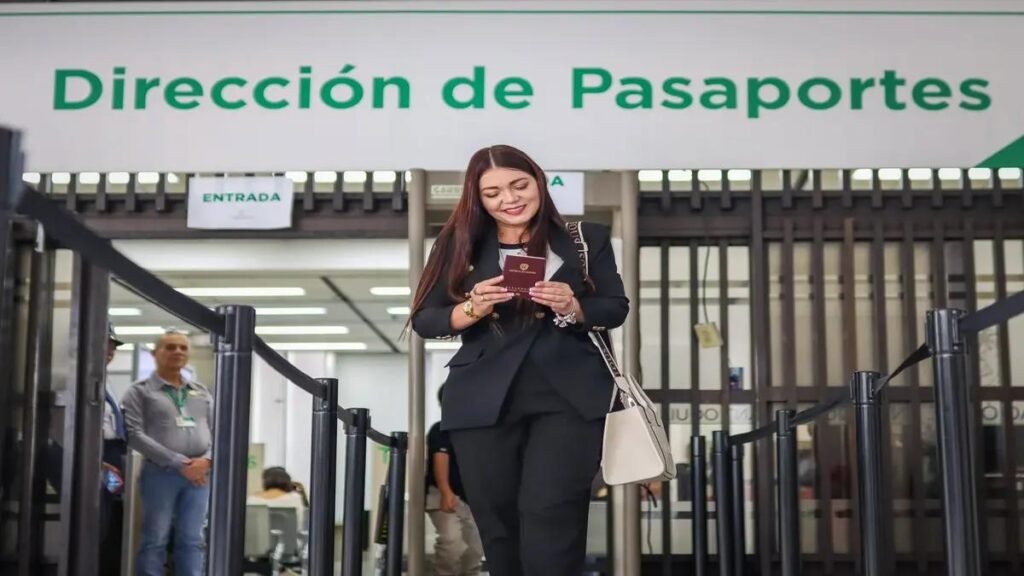 Se normaliza la expedición de pasaportes en Medellín tras caída del sistema nacional