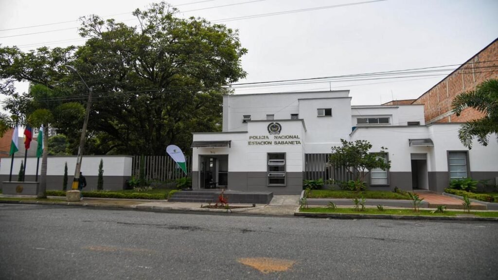 Gobernación mejora estación de Policía en Sabaneta y anuncia más equipos para la Fuerza Pública