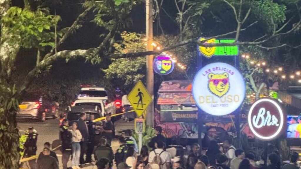 Balacera en fila del Burger Master en Medellín deja dos heridos