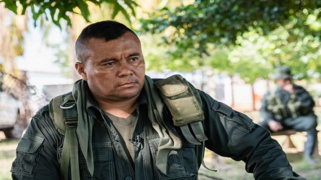 Gobernador de Antioquia arremete contra el Gobierno por manejo de disidencias: pide bombardeos y captura de alias Calarcá