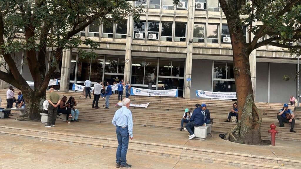 Defensores públicos alertan riesgo de suspensión del servicio y convocan protestas nacionales