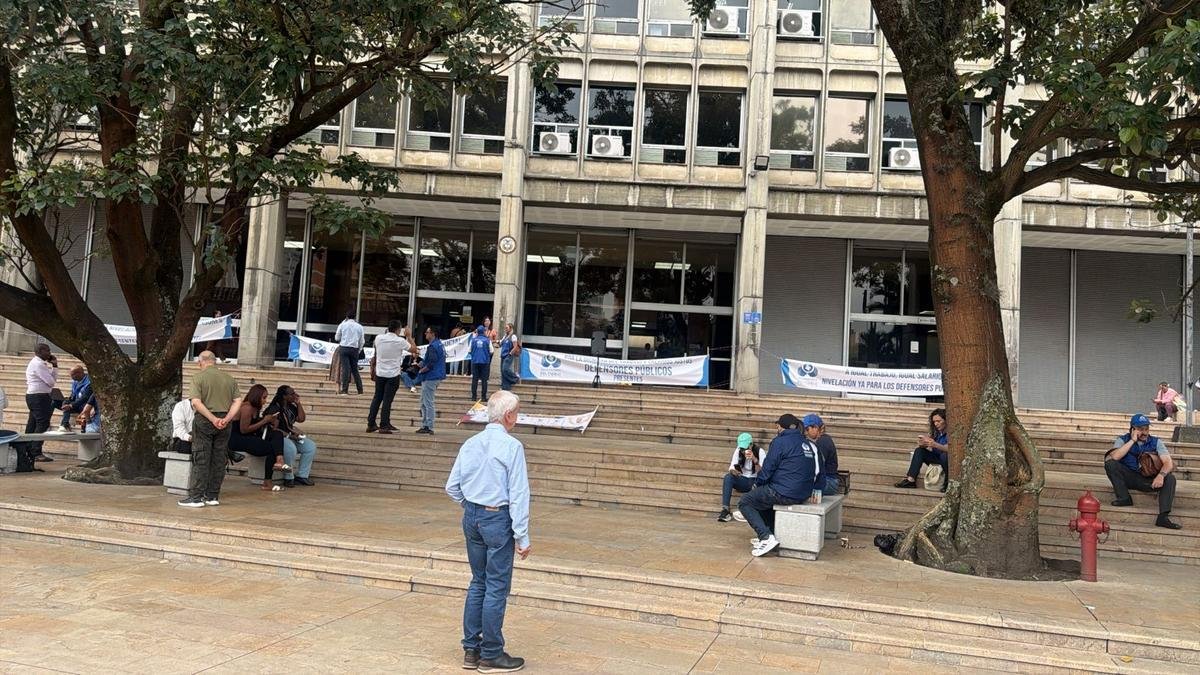 Defensores públicos alertan riesgo de suspensión del servicio y convocan protestas nacionales
