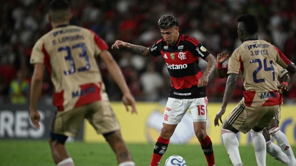 Flamengo impone su jerarquía y agrava la crisis del DIM: goleada, críticas y presión sobre el técnico del rojo paisa