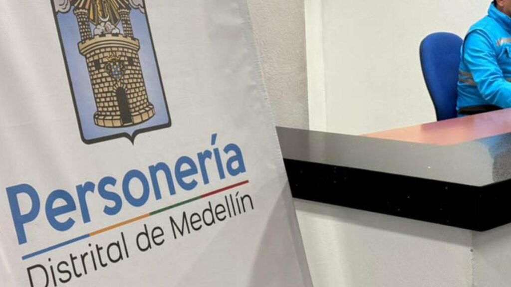 Sancionado funcionario de la Secretaría de Educación de Medellín por trato irrespetuoso a ciudadanos