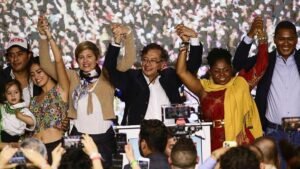 CNE deja en firme sanción a campaña de Petro por violar topes y recibir aportes prohibidos