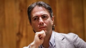 Quintero, entre el poder y los tribunales: arranca juicio por caso Aguas Vivas